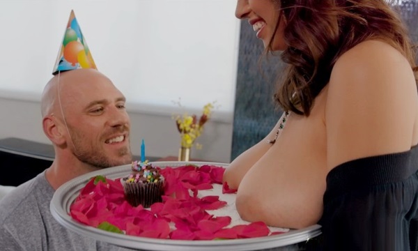 Смотреть порно видео: Красивая грудь