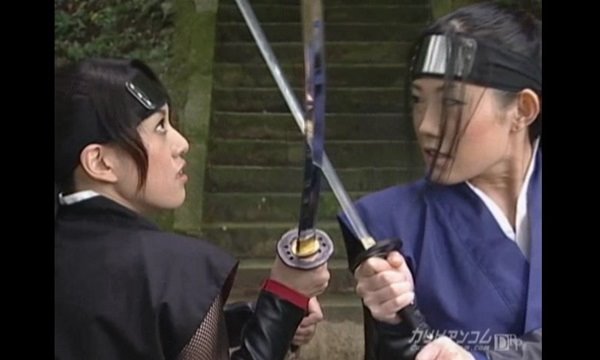 Японки сражаются на мечах чтобы получить возможность выбрать лучшего партнера. | Видео из нашей коллекции