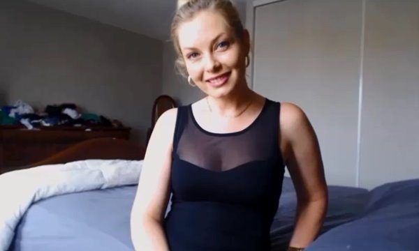 Красотка общается по скайпе со своим любимым и мастурбирует для него. | Видео из нашей коллекции