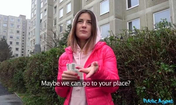 Русская девушка со слабыми знаниями английского зарабатывает за рубежом. | Видео из нашей коллекции