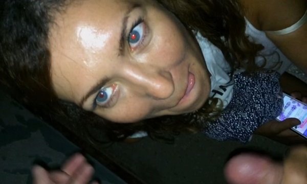 Сексапильная москвичка отсосала член в подъезде. | Видео из нашей коллекции