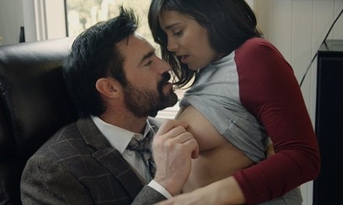 Сладострастная брюнетка завела интеллигента не на шутку. | Видео из нашей коллекции