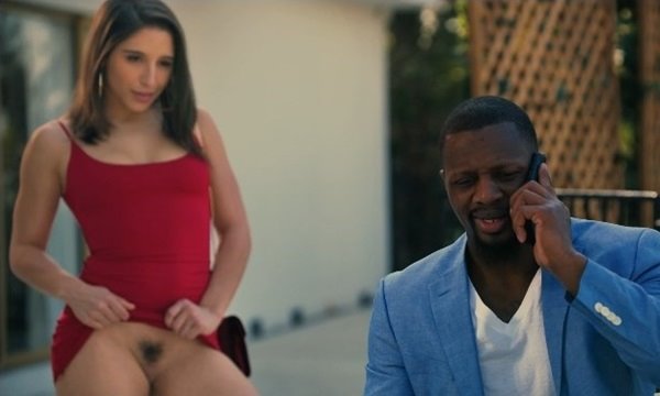 Соблазнительная соска без трусов охомутала чернокожего баскетболиста. | Видео из нашей коллекции