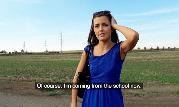 Сладенькая чешка берет в рот на трассе и даёт подержать за румяную попку. | Видео из нашей коллекции