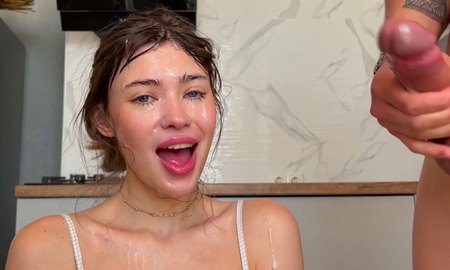 Красотка Анна обажает жесткую оральщину и этот упругий член её парня. | Видео из нашей коллекции