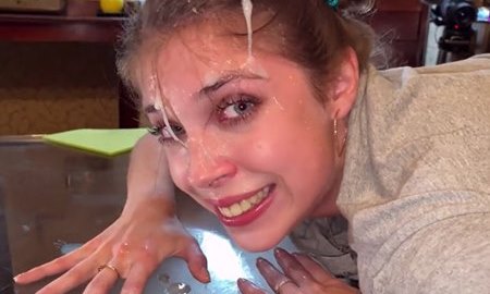 Приклеил сестру к столу суперклеем, а потом суперспермой. | Видео из нашей коллекции