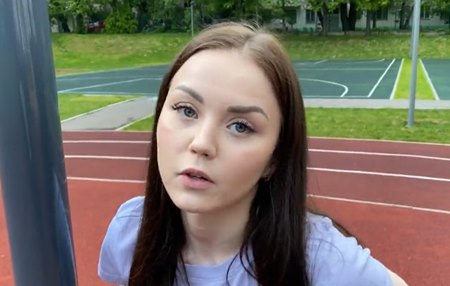 Турники все такие холодные и мокрые, а дома тепло и можно киску по трогать. | Видео из нашей коллекции