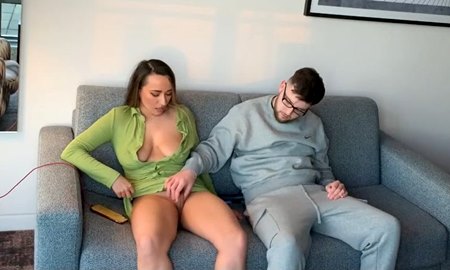 Пухленькая молодая жена в экстазе от того как её трахает её мужик. | Видео из нашей коллекции
