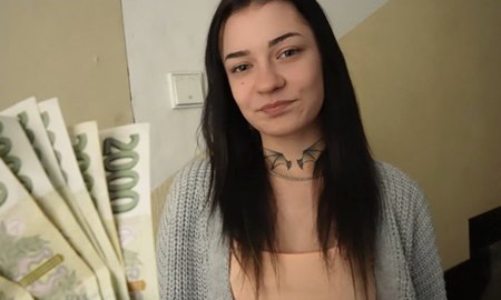 Дядя получает свой процент с клиента, которого племянница обслужила на его квартире. | Видео из нашей коллекции